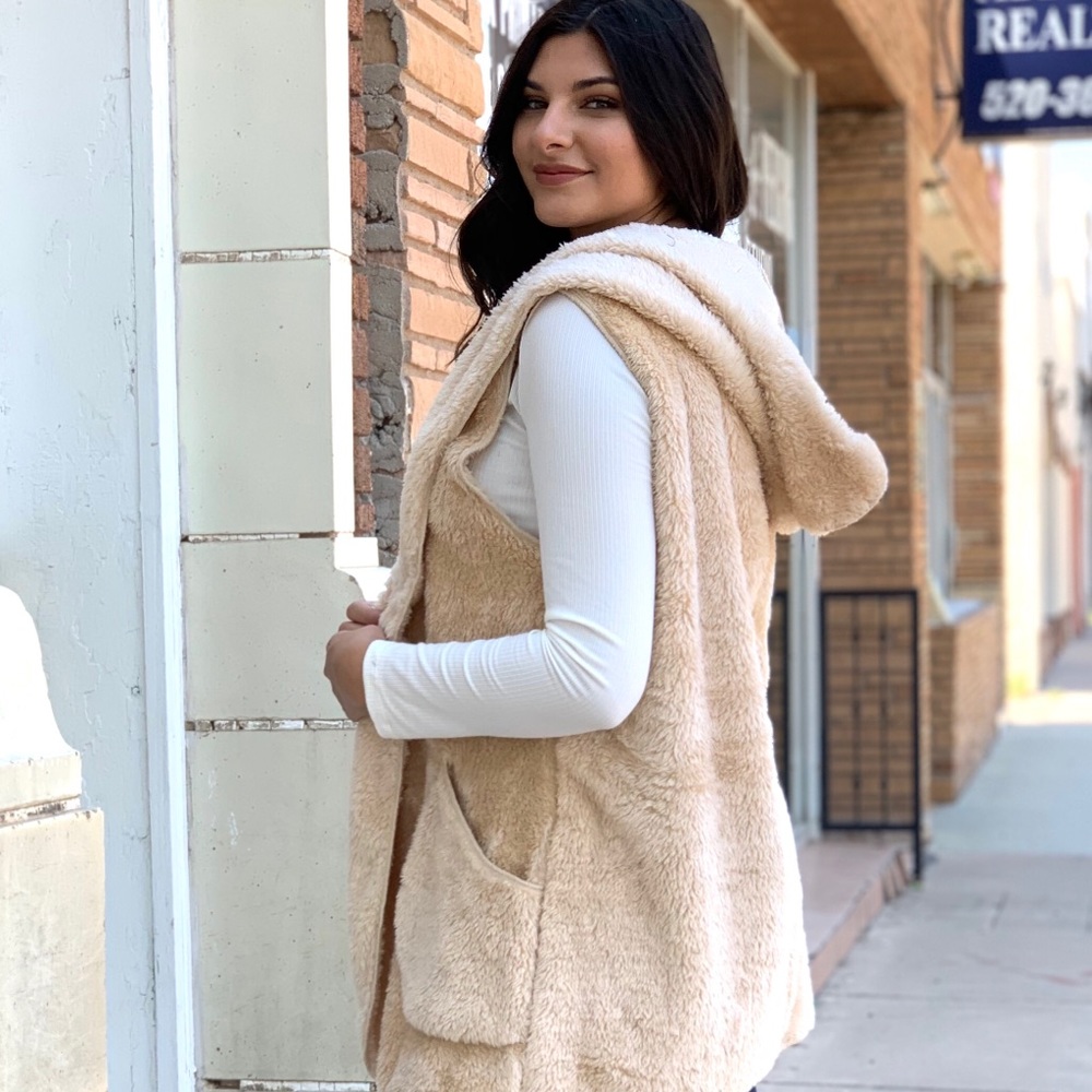 Cream Tone Faux Fur Vest - Picture 3 of 4
